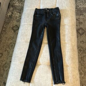 WE THE PEOPLE BLACK COATED WITH SHIMMER FRAYED HEM SKINNY JEANS SIZE 25